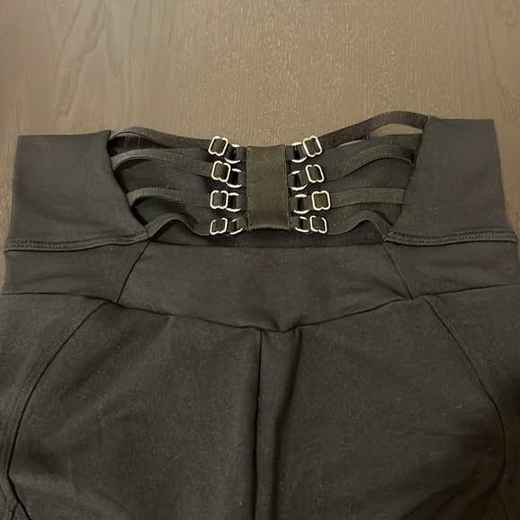 Bombshell Sportswear Divine Leggings - Picture 5 of 7